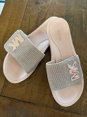 Michael Kors MK logo pink glitter slides sandals women’s size 8